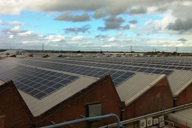 Un impianto fotovoltaico in grid parity installato su alcuni capannoni industriali