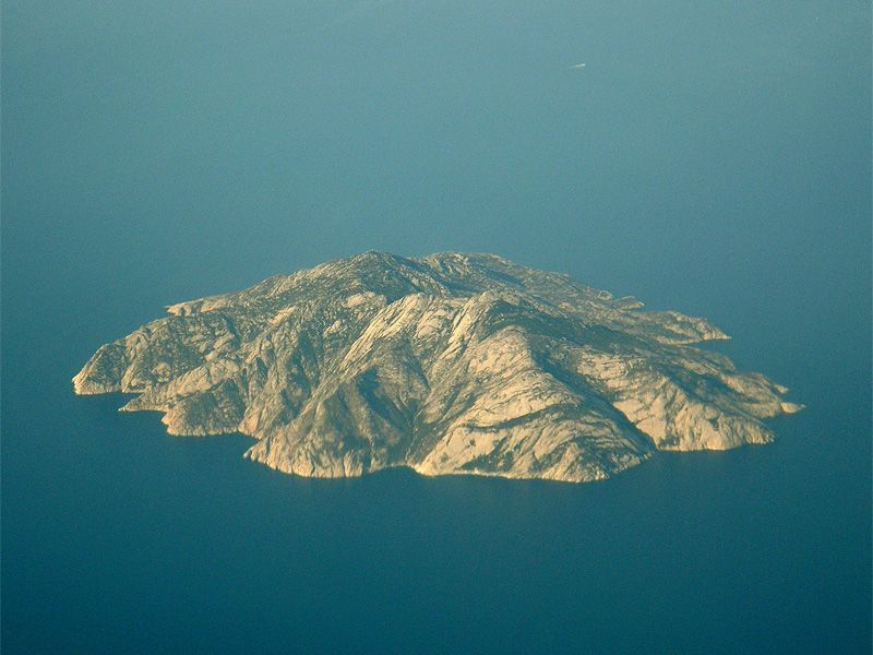 Veduta dall'altro dell'isola di Montecristo, nell'arcipelago toscano