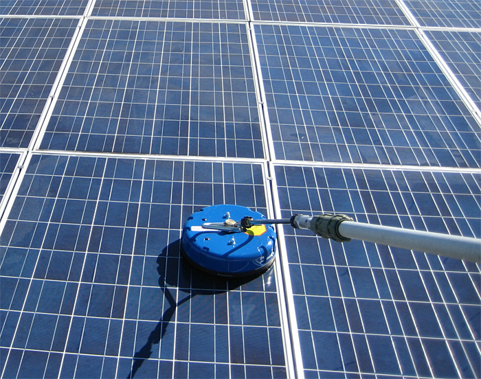 Tenere i pannelli fotovoltaici sempre puliti è uno dei piùimportanti consigli