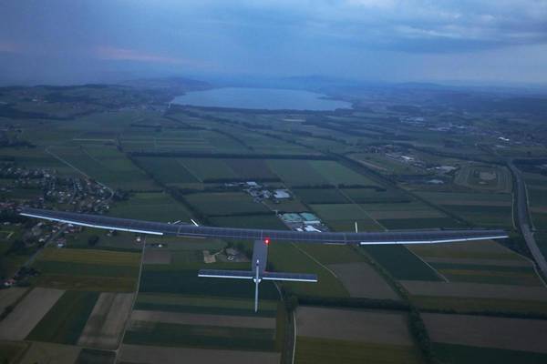 AEREO CON 17 MILA CELLE SOLARI