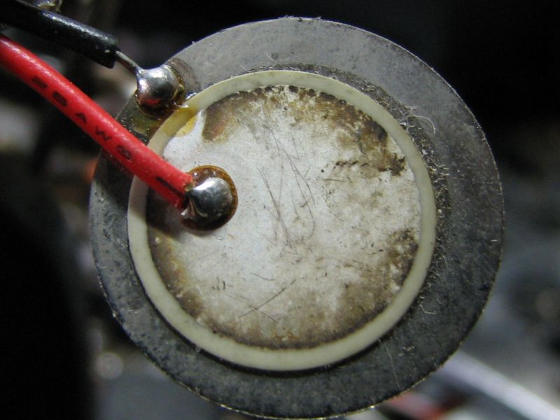 Disco metallico con materiale pizoelettrico SEF è realizzato con un materiale piezoelettrico facilmente reperibile sul mercato e 100% riciclabile
