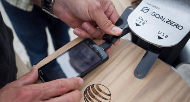 New York: per le strade centraline di pannelli solari per smartphone