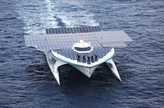 catamarano fotovoltaico