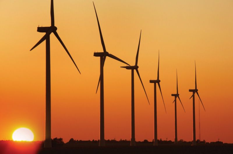 Turbine eoliche al tramonto